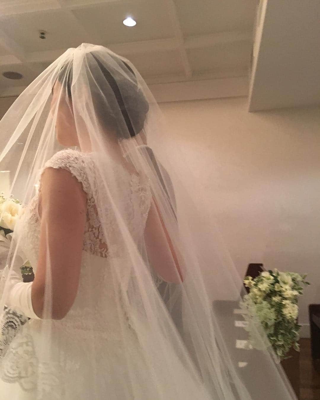 百千糸のインスタグラム：「昨日は幼馴染みの結婚式へ  素敵で幸せな時間でした^_^  本当におめでとう㊗️ 私は久しぶりにおめかしして、ひっさりぶりに人前で歌をお届けしてきました^_^」