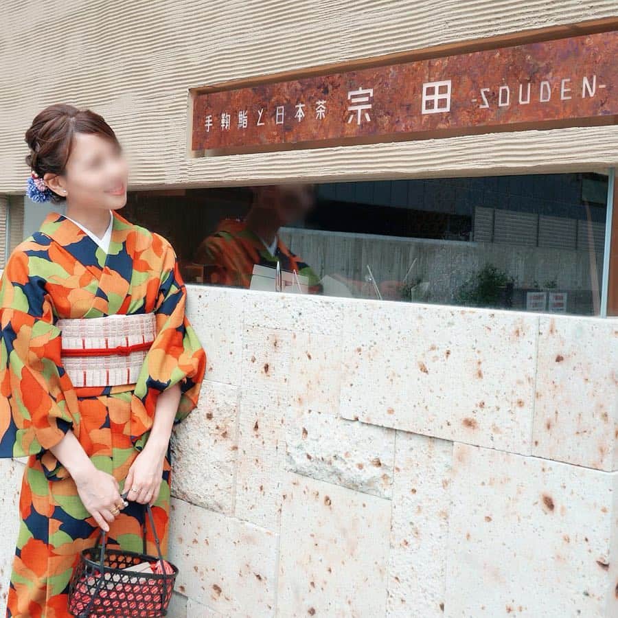nyaachanさんのインスタグラム写真 - (nyaachanInstagram)「* 京都でのランチは《手毬寿司と日本茶宗田》さんで☺︎❤︎ 着物👘でお腹締め付けてるから、もーこれで限界やった😂 ほんとなら茶碗蒸しもいただきたかったー🙊 * * #kyoto#京都#京都グルメ#京都ランチ#手毬寿司#手毬寿司と日本茶宗田#ランチ#着物#着物コーディネート#着物ヘアアレンジ#グルメ#グルメ好きな人と繋がりたい」4月22日 20時30分 - naokoko70