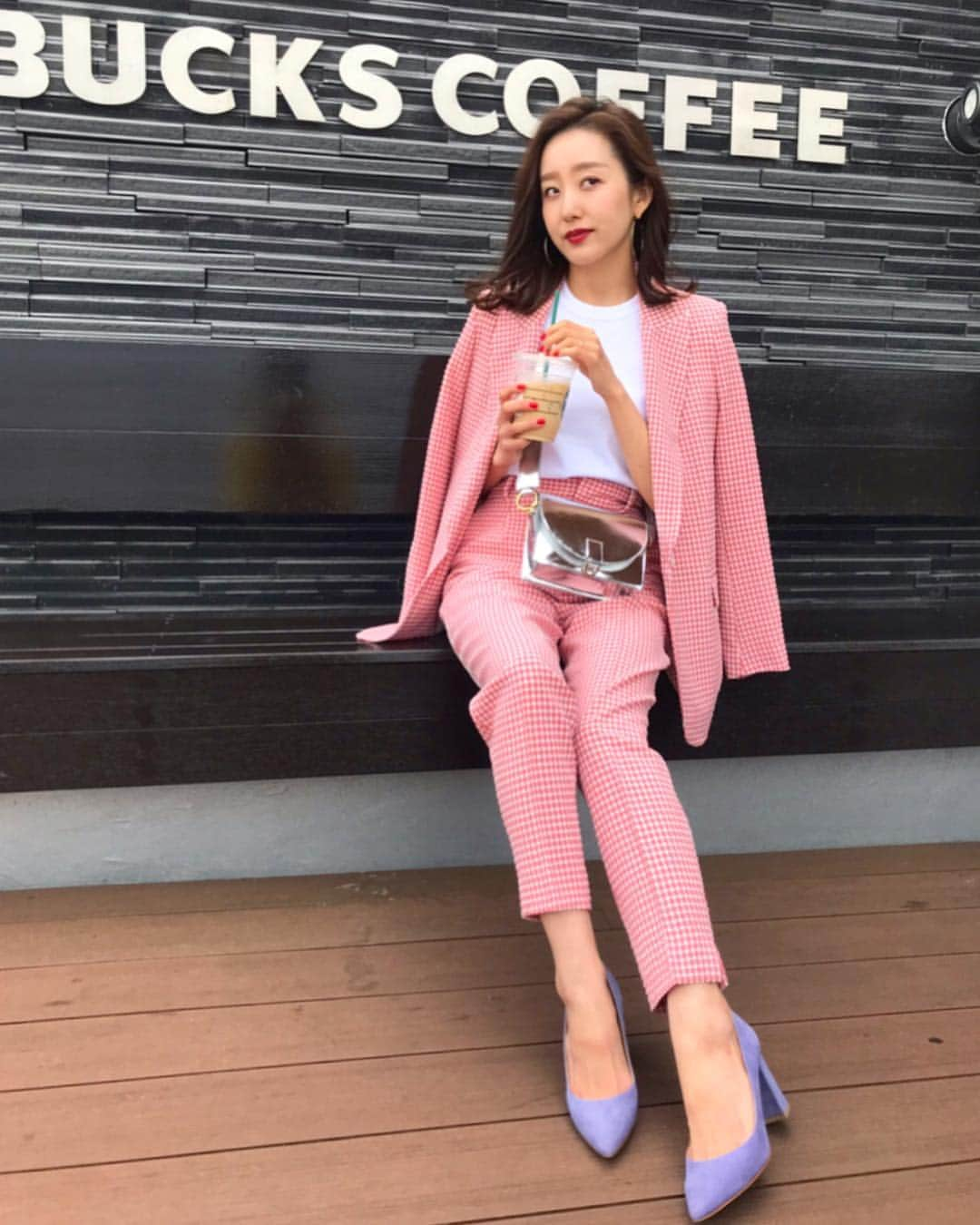 西村彩香さんのインスタグラム写真 - (西村彩香Instagram)「. . pink!!🌸pink!!🌸 . . jacket.pants// @zara @zara_daily  tshirt// @uniqlo #uniqlo」4月22日 20時30分 - leimoni_n