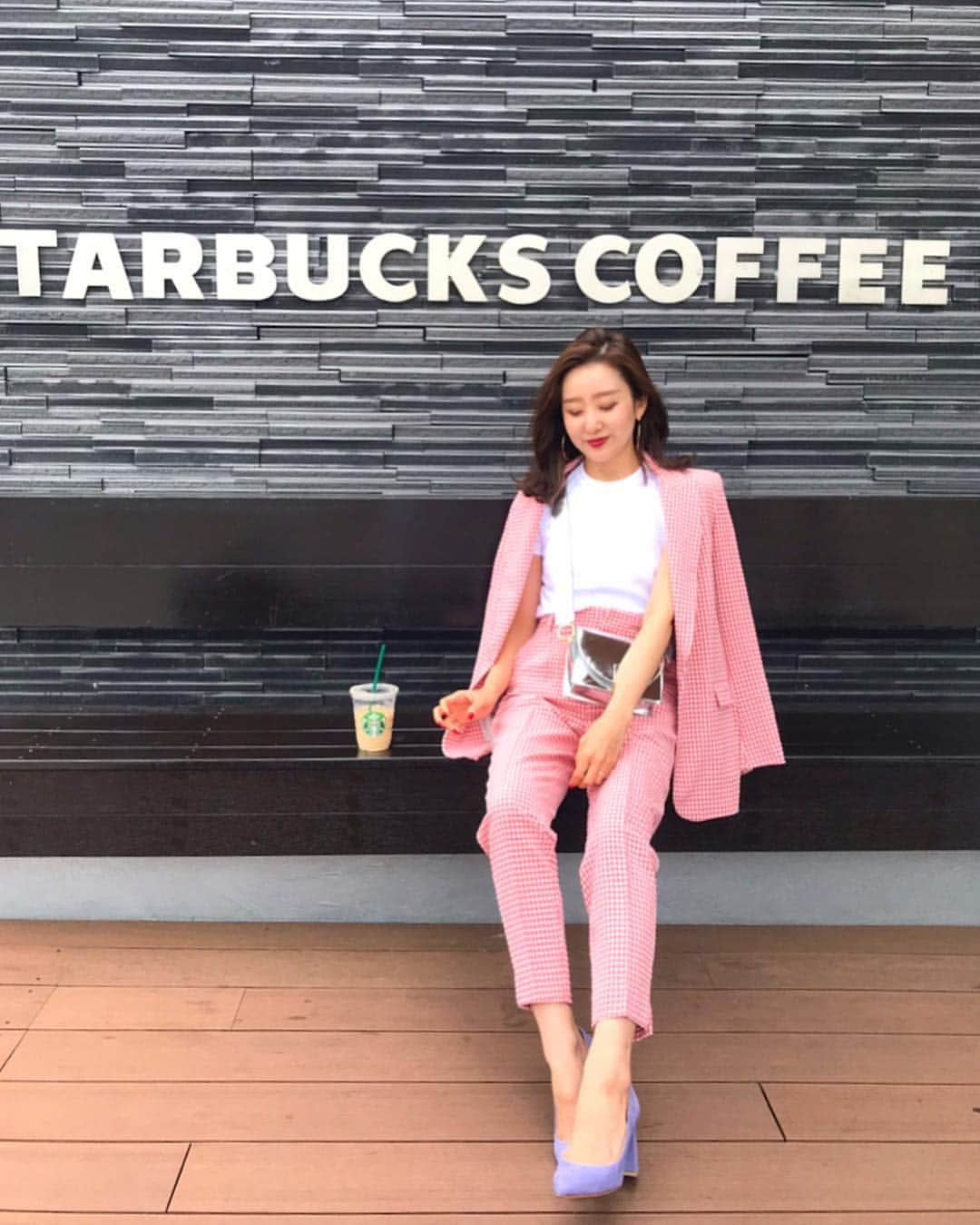 西村彩香さんのインスタグラム写真 - (西村彩香Instagram)「. . pink!!🌸pink!!🌸 . . jacket.pants// @zara @zara_daily  tshirt// @uniqlo #uniqlo」4月22日 20時30分 - leimoni_n