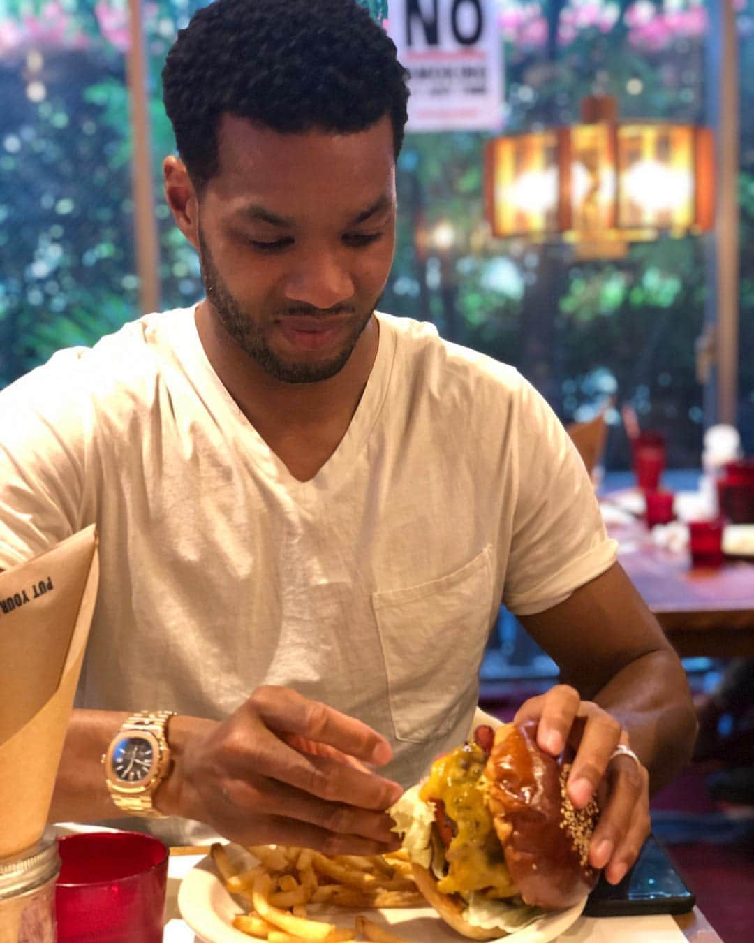 カルフィン・ヨン・ア・ピンさんのインスタグラム写真 - (カルフィン・ヨン・ア・ピンInstagram)「How I celebrate our last victory against Chiba. With a Wagyu bacon cheeseburger from #thegreatburger #5980」4月22日 20時34分 - calvinjongapin