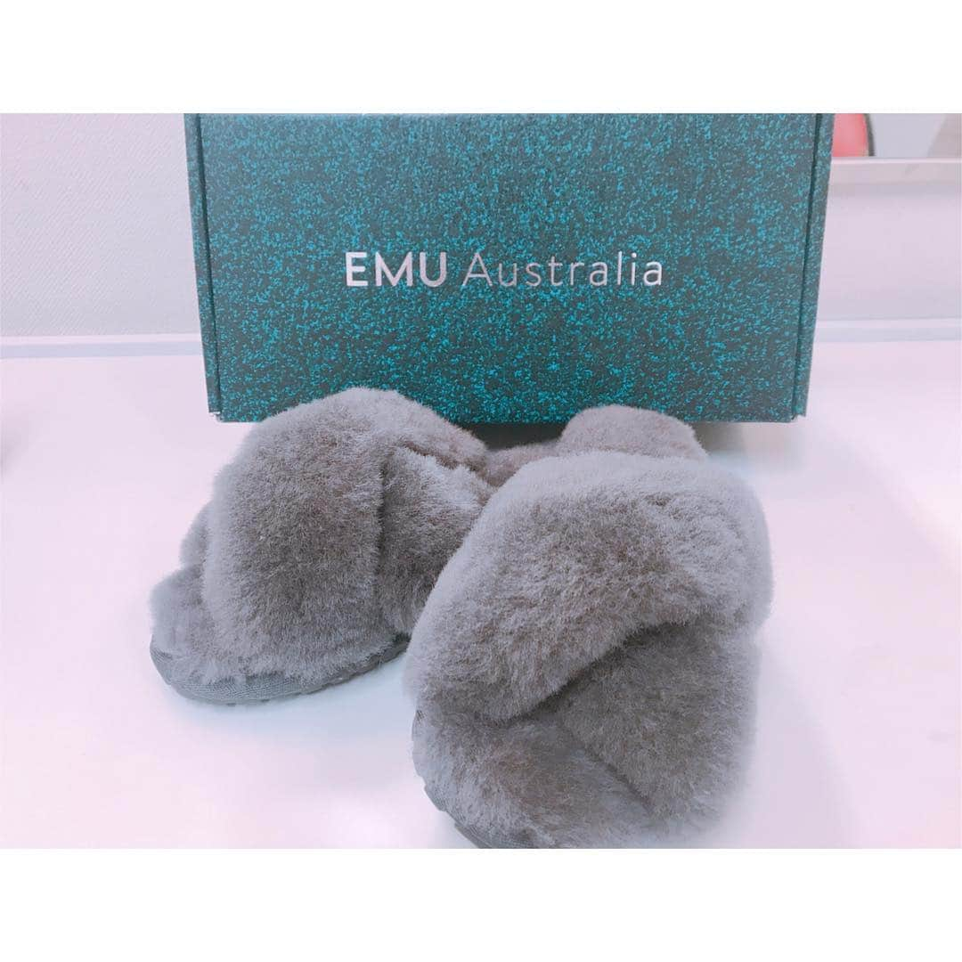 祥子さんのインスタグラム写真 - (祥子Instagram)「👣 キュートなもこもこサンダルGET💓 ・サンダル…EMU Australia : 起毛が柔らかいからとても履き心地が良い😍 まとわりつく感じが全くなくて、 暑くなってもサラリと履けて重宝しそう💓✨ @emuaustralia  #サンダル #sandals #もこもこ #可愛い #cute #履き心地 #最高  #emuaustralia #エミュオーストラリア  #ありがとうございます ☺️💓 #👣」4月22日 20時41分 - sho_ko.0413