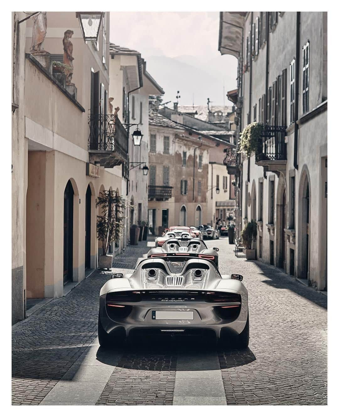 Porscheさんのインスタグラム写真 - (PorscheInstagram)「Caught in the Spyder web. #PorscheMoment #Porsche918 #Spyder (📷: @pietromartelletti)」4月22日 20時44分 - porsche