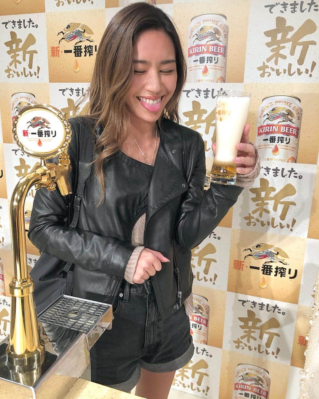 のインスタグラム：「一番搾りがリニューアルしたみたいで、新・一番搾り完成体験会にご招待頂きました❤︎. サーバー体験で、私が下手くそすぎて泡だらけにしたグラス🤣💦✨. お恥ずかしい😂💦. . リッツカールトン東京監修の一番搾りによくあうピンチョスも美味しかったー☺️❤️❤️. . .  @kirin_brewery  #キリンビール #ビール好き #ビール #ビール好きな人と繋がりたい #ビアスタグラム #ビール部 #ビール党 #缶ビール #ビール大好き #おうち居酒屋 #家飲み #新おいしい  #新一番搾り  #pr」