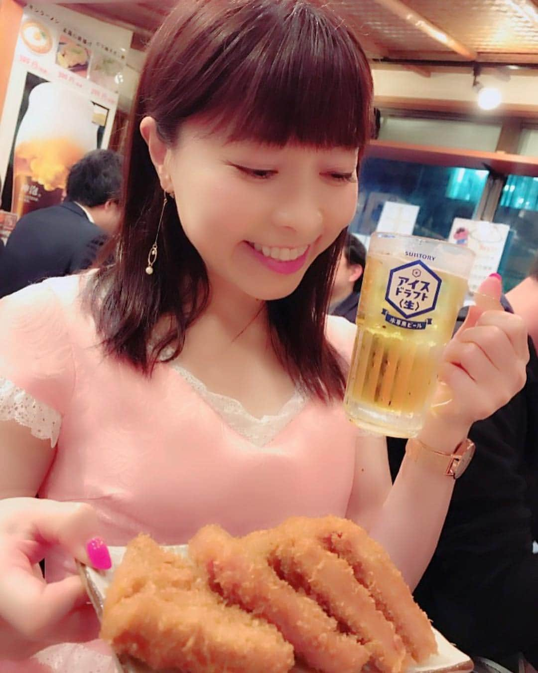 DJ MIYAさんのインスタグラム写真 - (DJ MIYAInstagram)「きゃっほ～～ぉ☆彡みんなぁ、乾杯～～！！🎀 アイスドラフト飲んでいまぁーす♪❤️ 冷えていて、 このビールまろやかでとっても飲みやすーい！！🍺🍻 .  いま、赤坂の「もつ千」ってゆうところに来てるよぉ♪💓 ビーフシチューとハムカツも美味し～～い！❤️ . . この、アイスドラフト生はサックサクの食感が美味しいハムカツにもぴったりでしたーぁ❤️♪(๑ᴖ◡ᴖ๑)♪ . みんなももつ千 赤坂店でアイスビール飲んでみてねーん(o^^o)🌸 . . .  #PR #アイスドラフト　#グルメブロガー　#赤坂　#東京飯テロ　#グルメスタグラム #アイドラ　#今日の夕飯　#居酒屋さん　#居酒屋　#赤坂見附　#今日のメイク #氷入りビール　#フィットネス女子　#インスタグラマー　#食べるの好き #もつ千赤坂　#女子飲み　#東京グルメ　#旅インスタグラマー #もつ千　#IZAKAYA #日本美食　#今日のディナー　#ひとり飲み　#インフルエンサー #サントリー #都内グルメ #飯テログラム #ハムカツ」4月22日 20時48分 - dj_miya