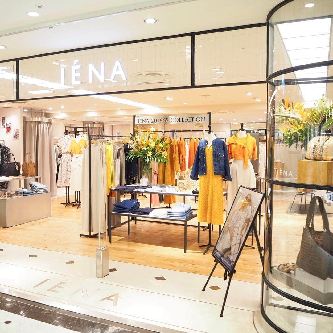 IENAさんのインスタグラム写真 - (IENAInstagram)「🌼LUMINE SHINJUKU Refresh Open!!!🌼﻿ ﻿ ﻿ 4/20(土)に装い新たにルミネ新宿店は﻿ IENAのクリーンなイメージにピッタリのより素敵な空間になりました✨✨﻿ ﻿ ﻿ リフレッシュオープンを記念して﻿ ルミネ新宿店“限定アイテム”も販売中！﻿ ﻿ ﻿ ☑︎ クリアボタンC/麻カーディガン ¥12,000+tax﻿ ☑︎ レトロプリントシャツワンピース ¥19,000+tax﻿ ﻿ ﻿ お近くにお越しの際は、是非お立ち寄り下さいませ☺︎﻿ スタッフ一同お待ち申し上げております🧡﻿ ☎︎03-5908-2440﻿ ﻿ ﻿ #iena_19ss﻿﻿﻿﻿﻿﻿﻿﻿﻿﻿﻿﻿﻿ #iena ﻿#earlysummer﻿﻿﻿﻿﻿﻿﻿ #iena_nouveaumoi﻿﻿﻿ #iena新宿ルミネ」4月22日 20時49分 - iena_jp