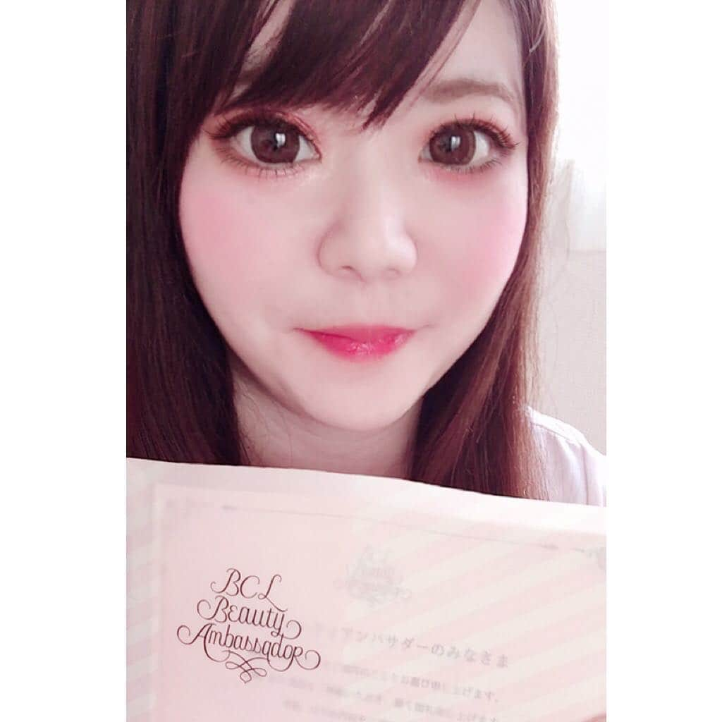 hoshizaki eriさんのインスタグラム写真 - (hoshizaki eriInstagram)「. こんばんは🌃🌙💖 . 最近の色々を書いてみます❣️ コーデは専ら韓国ブランドの ものが増えていますー💖 バッグや靴はすきなブランドに 偏りがちなんです💗✨😘 フェミニンなワンピースが やっぱり大好きー❣️✨∩^ω^∩ このワンピはレトロ調な柄で 衿がセーラーっぽくなっていて可愛い💗 . コスメも韓国コスメがやはり多めで、 あとはアンバサダーをさせて頂いている @bcl_company_official のアイテムの数々、 そして久しぶりにデパコスにも はまっていますー！💖✨😘 . まず、 @bcl_company_official の  ハダリラミルキージェルは 下地に塗るといつも下地の上から塗る クッションファンデも全然落ちないし UVカット効果も抜群！✨なので 毎日愛用中💗✨(*´ω`*) ほぼ毎月届くBeautyBoxが本当に楽しみ💗 . そして❣️アイシャドウはジルの リボンクチュールアイズ、 @dholic_official でゲットした #vavimello のアイテムが ラメ具合や色味が抜群で 全色使える12色！✨ 本当におすすめー💖(∩´∀`∩) . またブログや美容ライターを しているメディアなどにも 詳しく書きますねー💖 . 今日は嬉しいお仕事も決まり より一層頑張っていこうと 思っています💖 . . #ootd #motd💄 #girlycode #femininestyle #pinkpinkpink💕 #onepiece #bclbeautyambassador #bclコスメラボ #beautyitem #cosmetics #美容ライター #pleaselikeit #likebackalways #followme #followback #相互フォロー #韓国ファッション通販 #オルチャンコーデ #tokyogirl #model #オルチャンファッション #오오티디 #코디 #패션스타그램 #맞팔 #팔로미 #뷰티인스타 #얼스타그램 #PR」4月22日 20時50分 - eriiinyan17