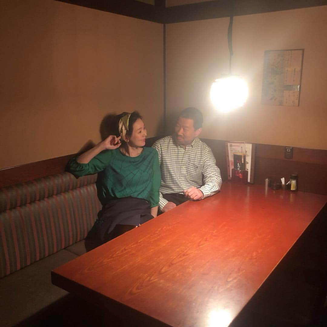 とよた真帆さんのインスタグラム写真 - (とよた真帆Instagram)「密会風写真^_^撮ってみました  ドラマ 『パーフェクトワールド』 キム兄こと木村祐一さんと^_^ 原作ではこの2人、何だか良い感じになっていくそうな、、ドラマではどうかなぁ^_^ 火曜日 21時から #フジテレビ  #ドラマ #松坂桃李 くん #山本美月 ちゃん  #ラブストーリー」4月22日 21時02分 - maho_toyota