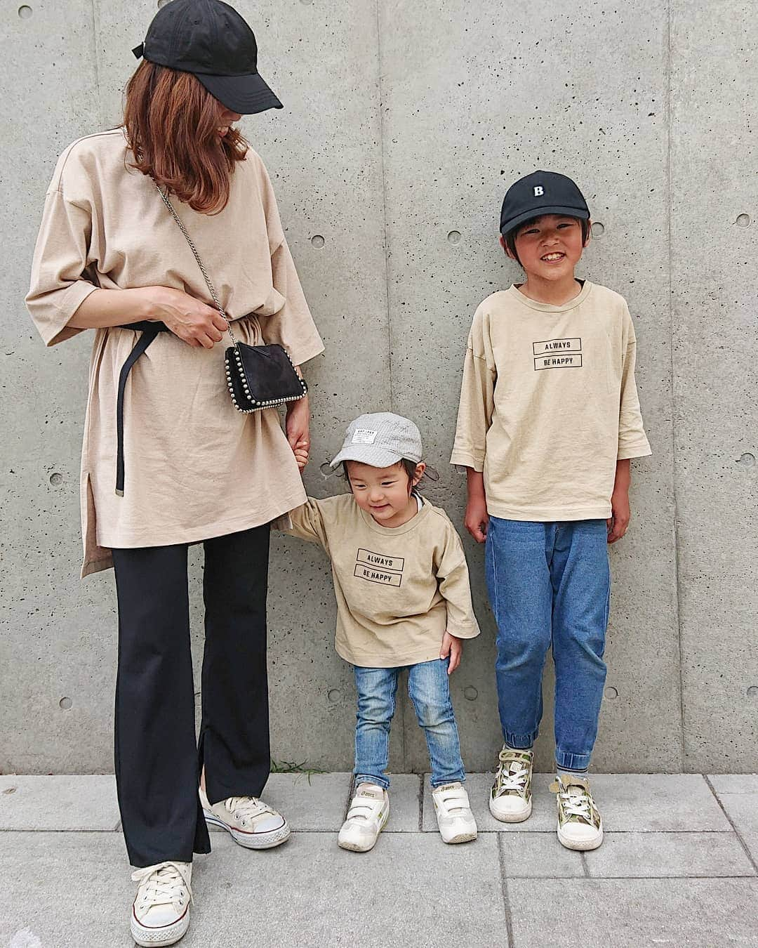 yuu_renonさんのインスタグラム写真 - (yuu_renonInstagram)「** * 昨日のコーデ👕  三人で#リンクコーデ 💕 👦👶オソロTと 私のTシャツワンピは @ciaopanictypy  の展示会でオーダーしてたもの💕 ボトムは #リブスリットストレートパンツ  これ動きやすい！！！ 公園遊びだったので 動きやすさ重視🙌💕 * * 👕#ciaopanic #ciaopanictypy#チャオパニックティピー 👖@gu_global ベルト @gu_for_all_ 🧢@e_hyphen_world_gallery ☑️👟#コンバース#CONVERSE#神戸レタス @kobe_lettuce (I1665) 👜@zara ☑️💍#エイメル @a_amel_official (8218-00008) ⌚#danielwellington * * * #PR#親コーデ#兄弟#年の差兄弟 #7歳差#今日のファッション #今日のコーデ #プチプラコーデ #着回しコーデ #ママファッション #ママコーデ #ootd_kob #ponte_fashion #mineby3mootd #mamagirl #hotmamatown #locari #4yuuu#スナップミー #イットママコーデ *」4月22日 21時02分 - yuu_renon