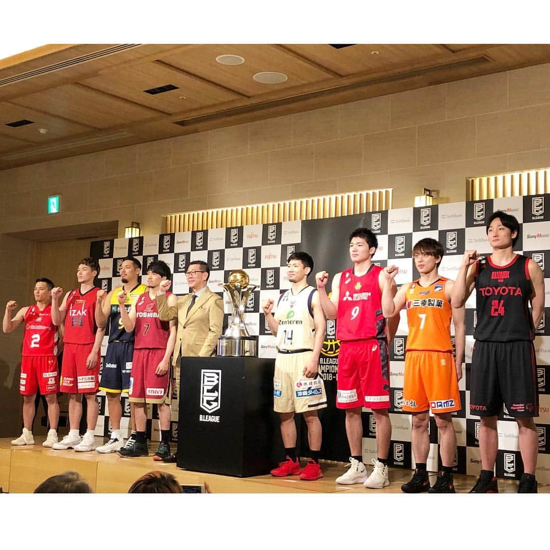 今井麻椰さんのインスタグラム写真 - (今井麻椰Instagram)「Bリーグチャンピオンシップの記者会見！久しぶりのサッシャさん☺️🎤びぃーうぃーく！ . 出場する全8チームが揃ったのは昨日のこと！ なんだかもうCSが始まるなんて信じられないけど、 もう今週末から😳🙌 . ここに揃ったチームはそれぞれの強さがある。 CSは何が起こるかわからない。 あーーードキドキする😳💓 . #Bリーグ #bleague #Bリーグチャンピオンシップ #bleaguechampionship #バスケットLIVE #バスケットボール #Bリーグを盛り上げたい #🏀 #新時代の頂へ 💪💪💪」4月22日 20時57分 - maya_imai_124