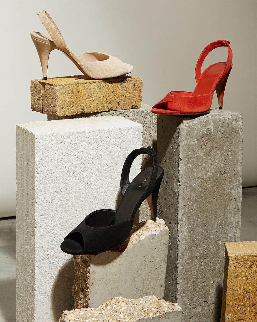 MATCHESFASHION.COMさんのインスタグラム写真 - (MATCHESFASHION.COMInstagram)「Elevate your shoe edit with @therow’s pared-back peep-toe heels. Hit the link in bio to see more from the label’s latest collection.」4月22日 21時07分 - matches