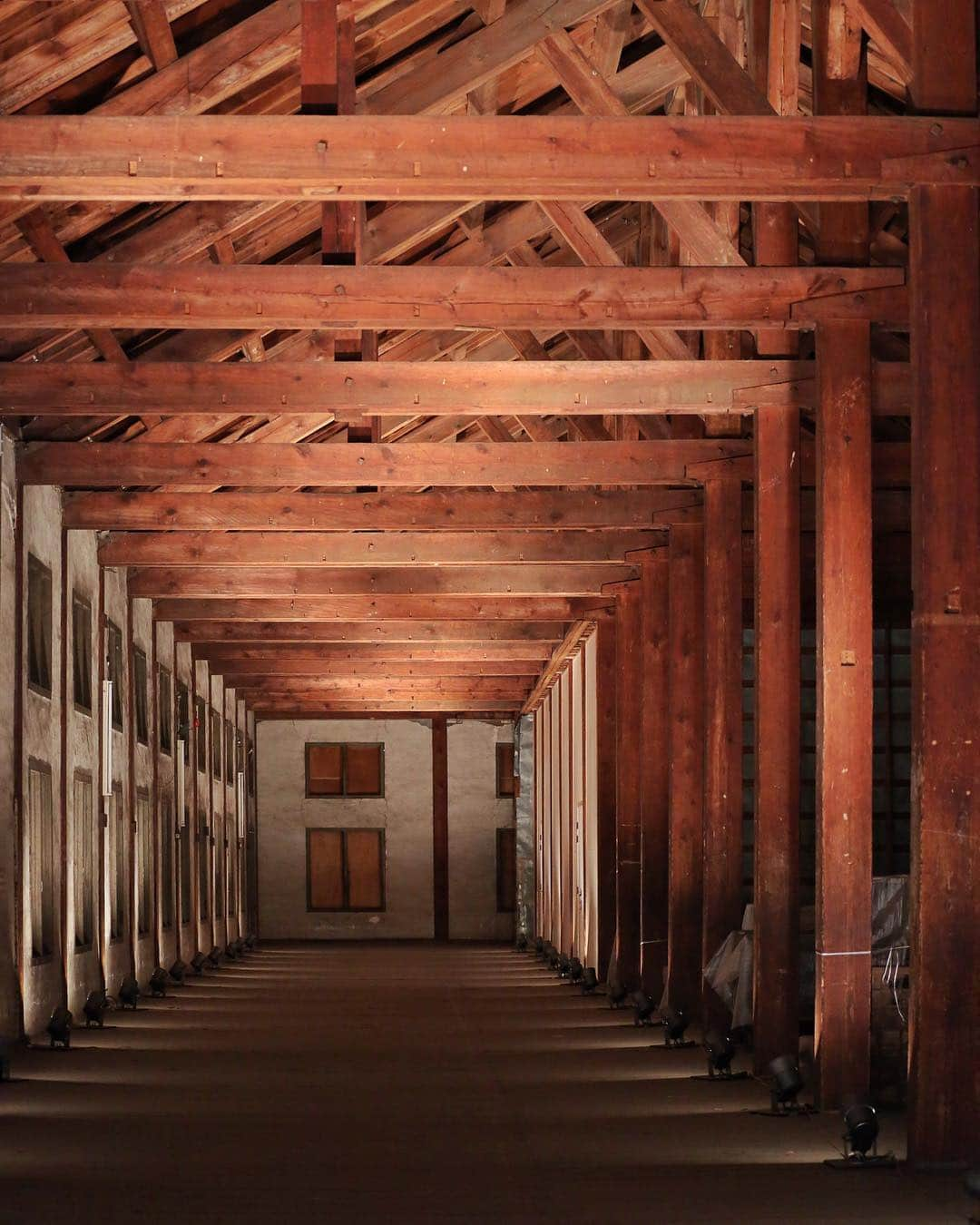 川内悠子のインスタグラム：「* 世界遺産 富岡製糸場 The World Heritage Tomioka Silk Mill  #architecture #archilovers #archdaily #archhunter #buildingstyles_gf #buildinglover #TomiokaSilkMill #worldheritage #世界遺産 #建築探偵 #富岡製糸場」