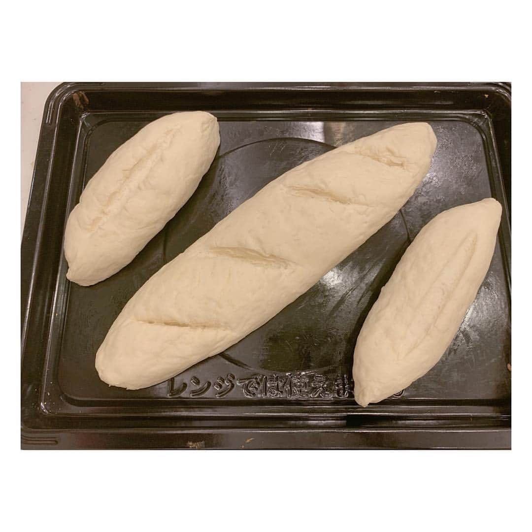 辻希美さんのインスタグラム写真 - (辻希美Instagram)「希空が焼いたフランスパン🥖  まぢすげぇ〜💕" #希空 #希空ベーカリー #6年生 #手作り #フランスパン #激うま #外かりかり #中ふわふわ #最強 #止まらない #チーズフォンデュ  #バター塗り塗り #ガーリックトースト も最高 #まぢすげぇ #美味し過ぎた #恐るべし6年生」4月22日 21時31分 - tsujinozomi_official