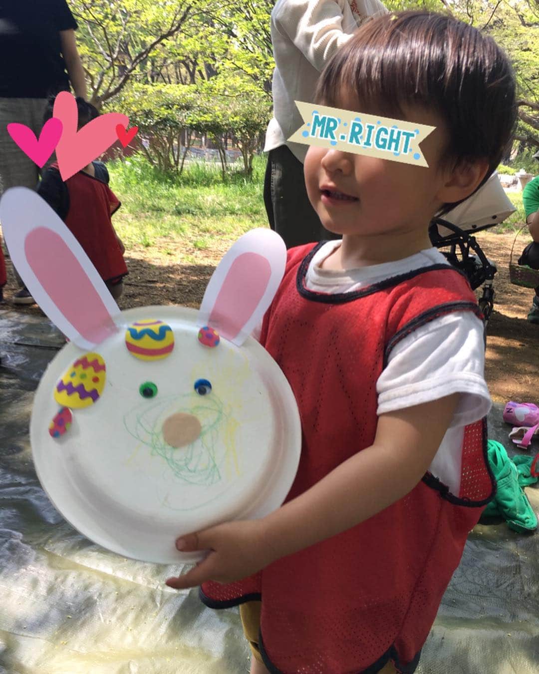 蒲生麻由のインスタグラム：「今日は息子の通うスクールにて、イースターピクニックday🐰 工作したり、ゲームしたり、 本当に泥んこになって遊び倒したよぉ❣️ #mamalife #イースターピクニック #2yearsold #男の子ママ #日焼けした #息子は転んで土まみれ #お弁当にカレー入れてみたww #楽しいスクールライフ」