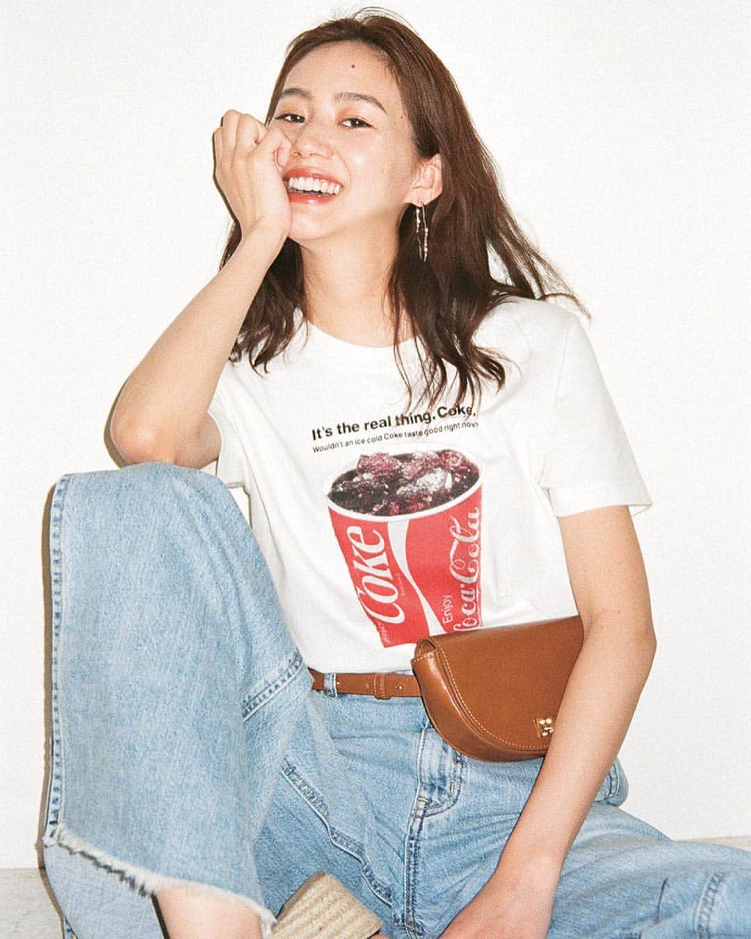 Shiho Sasakiのインスタグラム：「SHEL'TTER MOOK♯50が発売されました📖 今回は夏TOPS企画で出させてもらってます🍉 素敵なデータをもらったのでチラッと🧡 雑誌掲載商品は4/25〜 @sheltterwebstore にて販売開始ですよ🐤 #MOUSSY#SHELTTERMOOK#sheltterwebstore」