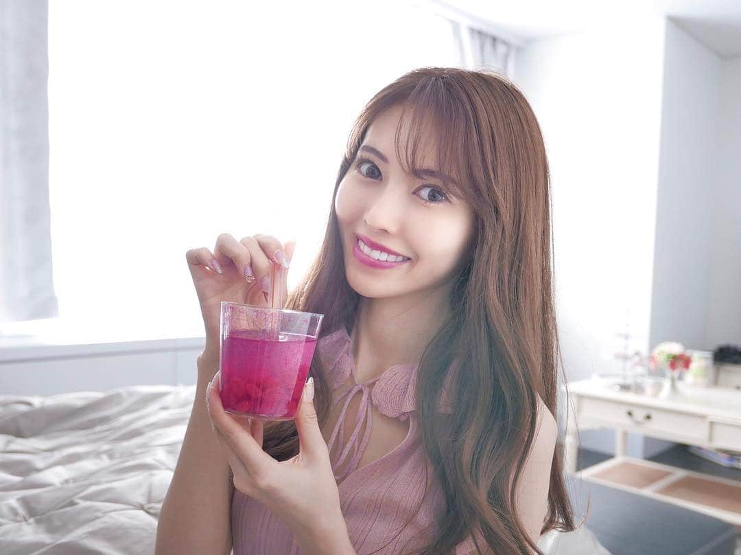 清水愛美さんのインスタグラム写真 - (清水愛美Instagram)「小腹が空いたら飲みたくなる💓 お嬢様酵素🌸 * 酵素って私とても好きなんです！ 体にいいですからね！！ オヤツを食べるなら栄養たっぷり酵素ドリンク 飲むようにしてます😳💕タピオカが入ってるから満腹感もある！ * あと、【お嬢様酵素withベストセレクションパック】が出たんだって！ お嬢様酵素jewel、お嬢様酵素トロピカル、ボタニカルタピオカクレンズがセットになって４種類が1度に試せる💕 * おやつだけじゃやくて 置き換えダイエットや、ファスティングにも いいらしいですぞ💓炭酸で割ったりするのが私は好き！ * @rivaland_ojyosamakouso #お嬢様酵素ジュエル  #お嬢様酵素トロピカル  #ボタニカルタピオカクレンズ #PR」4月22日 21時36分 - manami_s0902