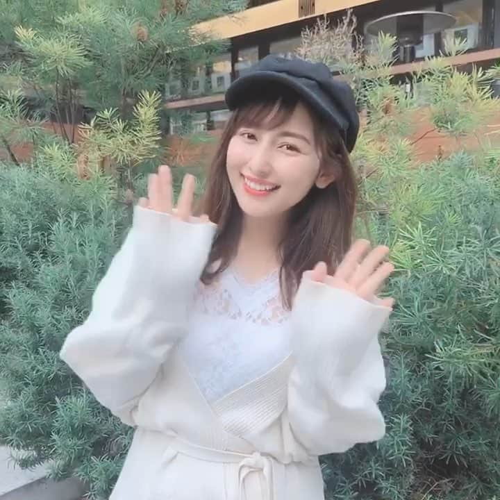のインスタグラム：「. 動画とかあまり載せないから撮ってみました😂(笑) なんかぶりっこしとりますわ與儀。 . 春らしい巻き髮とか言ってるけど 内巻きしてるだけやし！😂😂 .  まぁ、たまには？ぶりっこしてもいいですよね？！ ね！？一応女の子やもん？👶 . . みんな舞台きてね〜💕」