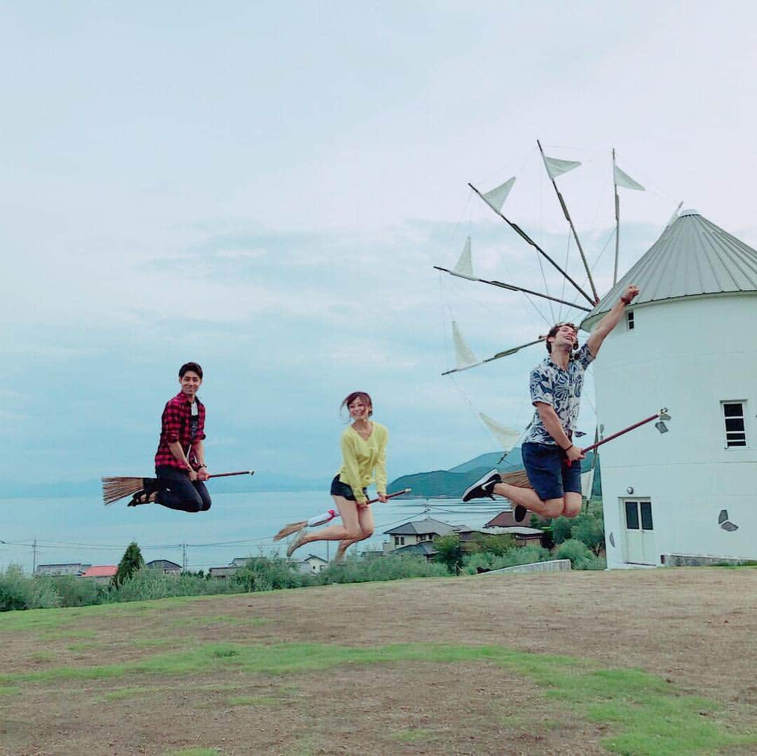 吉川友真さんのインスタグラム写真 - (吉川友真Instagram)「小豆島👼  #latepost #shodoshima  #japan #angelroad #broom #同じく香川の #小豆島 #エンジェルロード #天使の散歩道 #エリック王子 #魔女の宅急便 #ホウキ #魔法使いの弟子 #ディズニーオンアイス #ディズニー #小豆島オリーブ公園 #小豆島ラーメン #ラーメン  #今年の日本ツアーは何杯ご当地ラーメン食べられるかなぁ」4月22日 21時52分 - yuma_yoshikawa_