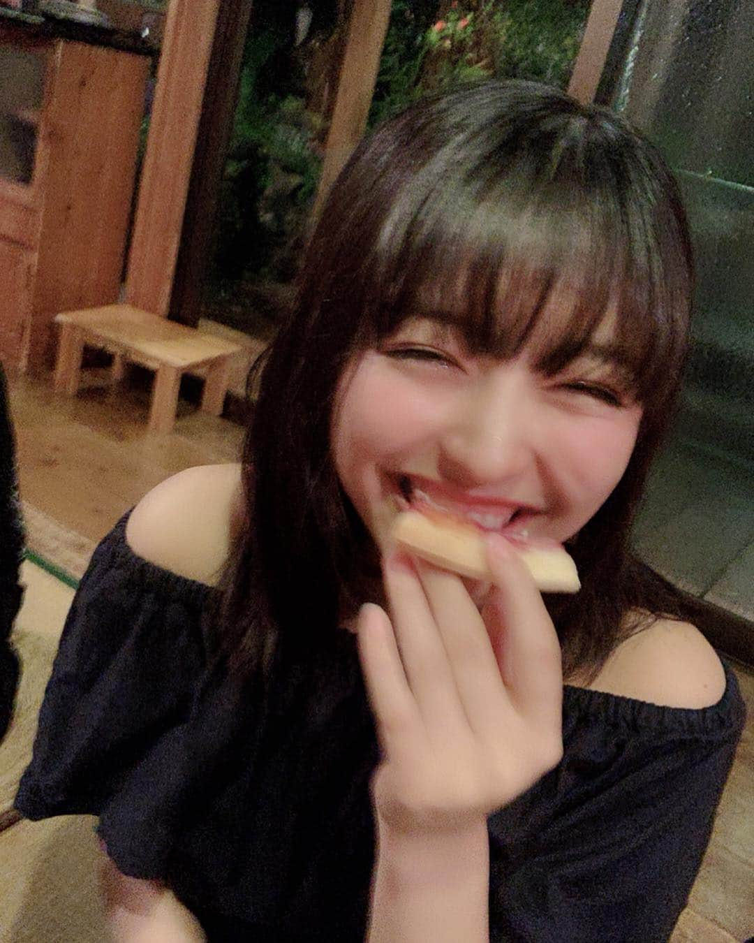 野乃さんのインスタグラム写真 - (野乃Instagram)「紅芋ピッツァ🥔💜 食べてたら、マネージャーに急にカメラ 向けられた時の私。(笑) ・ このあと22:00〜 abemaTV #今日好き ハワイ編 見てね💘 放送後インスタライブします🙇‍♀️🙇‍♀️」4月22日 21時57分 - nonono_onaka