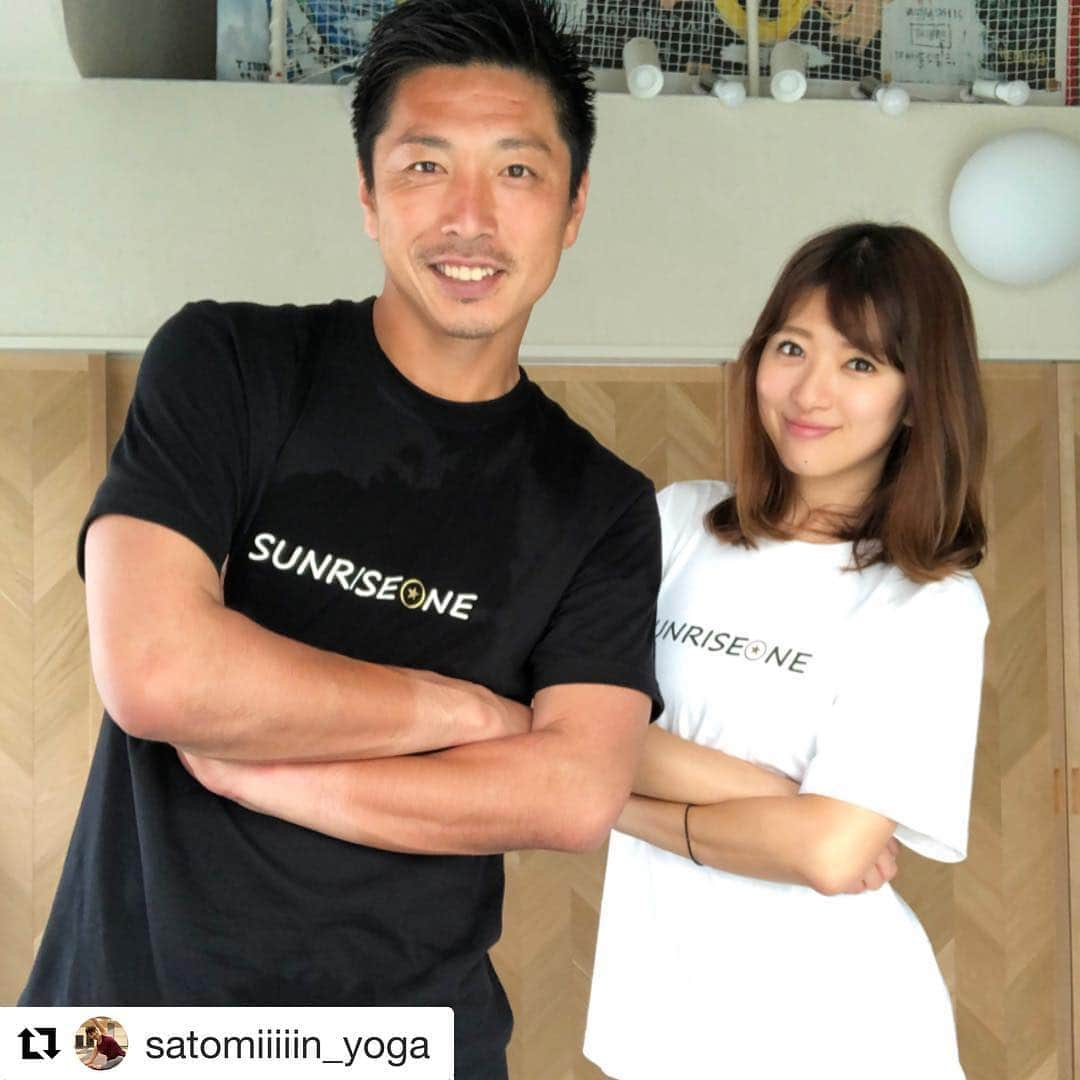 加藤順大さんのインスタグラム写真 - (加藤順大Instagram)「@satomiiiiin_yoga  今日は朝からヨガでした♪ さとみ先生ありがとうございました！！！！！ #Repost @satomiiiiin_yoga with @get_repost ・・・ 京都サンガfcの加藤選手とパチリ📸 加藤選手の @sunriseoneshop  のＴシャツを着てヨガレッスンさせていただきました⭐︎ 普段からピラティスを取り入れているそうで、どのポーズもすんなりと😳 今年でプロ生活17年目❗️ 応援してます✊✨ #ナカマー #仲間 #ヨガ」4月22日 22時02分 - nobuhiro1