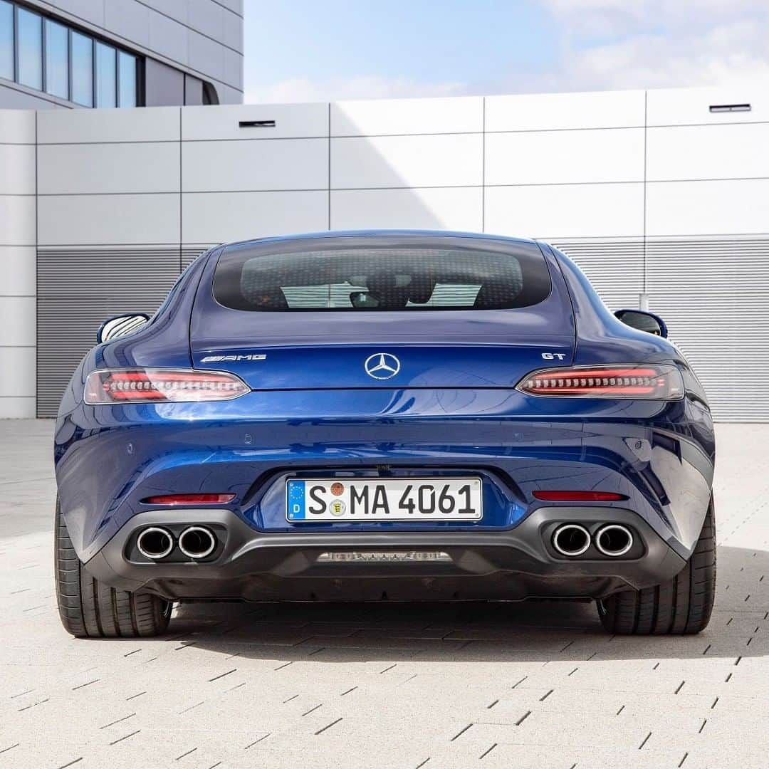 Mercedes AMGさんのインスタグラム写真 - (Mercedes AMGInstagram)「[Fuel consumption combined: 11.4 l/100km | CO2 emissions combined: 261 g/km]  A standard addition, the AMG Sports Exhaust System of the Mercedes-AMG GT Coupé impresses with powerful V8 sound the moment you step on the gas.  #MercedesAMG #AMG #GT #GTFamily #DrivingPerformance #Power #Passion #Mercedes #AMG🔥 #Luxury #CarsofInstagram #InstaCar #Lifestyle」4月22日 22時10分 - mercedesamg