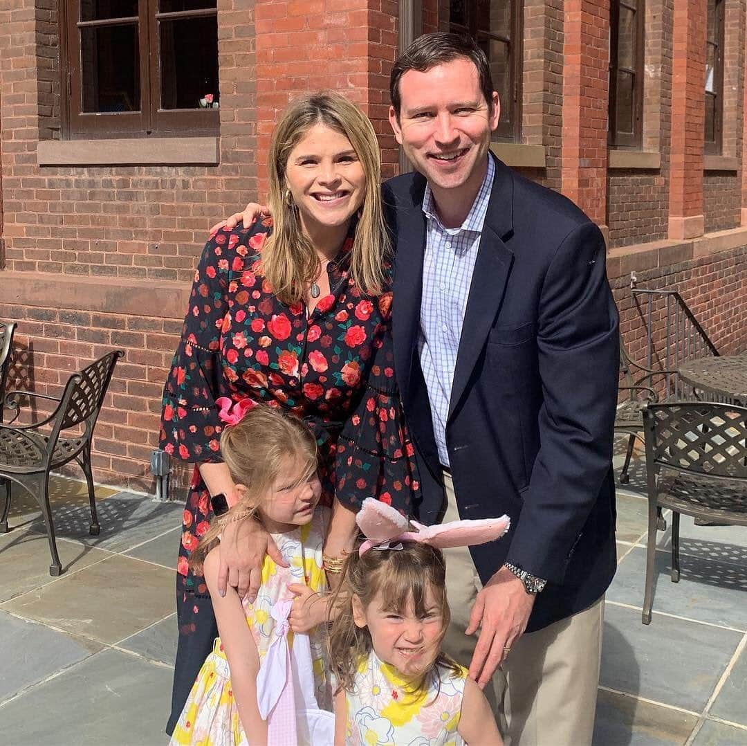 People Magazineさんのインスタグラム写真 - (People MagazineInstagram)「The Today show is having a baby boom! Jenna Bush Hager and husband Henry Hager are expecting their third child—and she’s “very pregnant!” Tap the bio link for more on her surprise announcement. 💕 | #Regram @jennabhager」4月22日 22時15分 - people