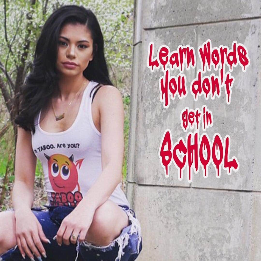 のインスタグラム：「❤️❤️❤️ to Ashley Nicole @_ladyboss_flakaa 🙏🏼 for taking time out of her busy, busy week to be BEAUTIFUL & to spray some graffiti in Washington Heights, Taboo English-style FOLLOW HER, she’s so pretty!! • • • • #tabooenglish #ladyboss #model #bossassbitch #washheights #graffiti #hiphop #design #latina #teamdominican #tshirt #spring」