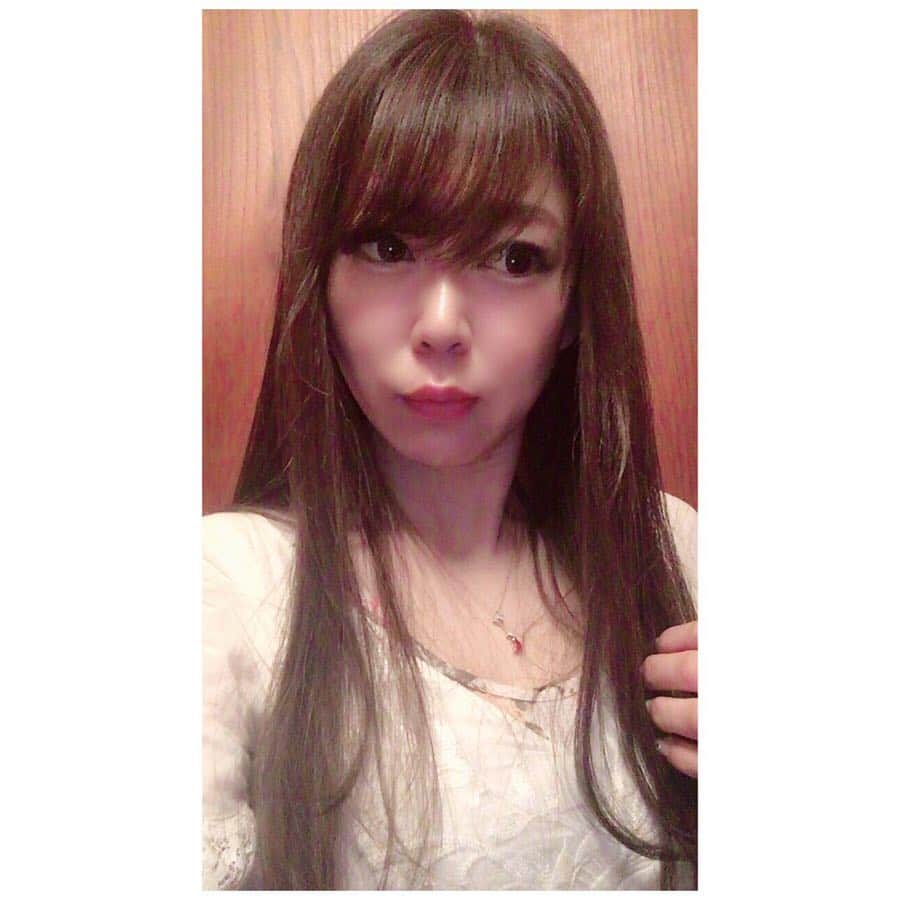 柴田幸子さんのインスタグラム写真 - (柴田幸子Instagram)「2ヶ月半ぶりのSHIMAへ✂️💗✂️ とってもキレイな色でサラサラに😆✨ 金子さん。いつもありがとう🙏💞💞💞 #怒ってません #不機嫌でもない」4月22日 22時24分 - shibata_sachiko