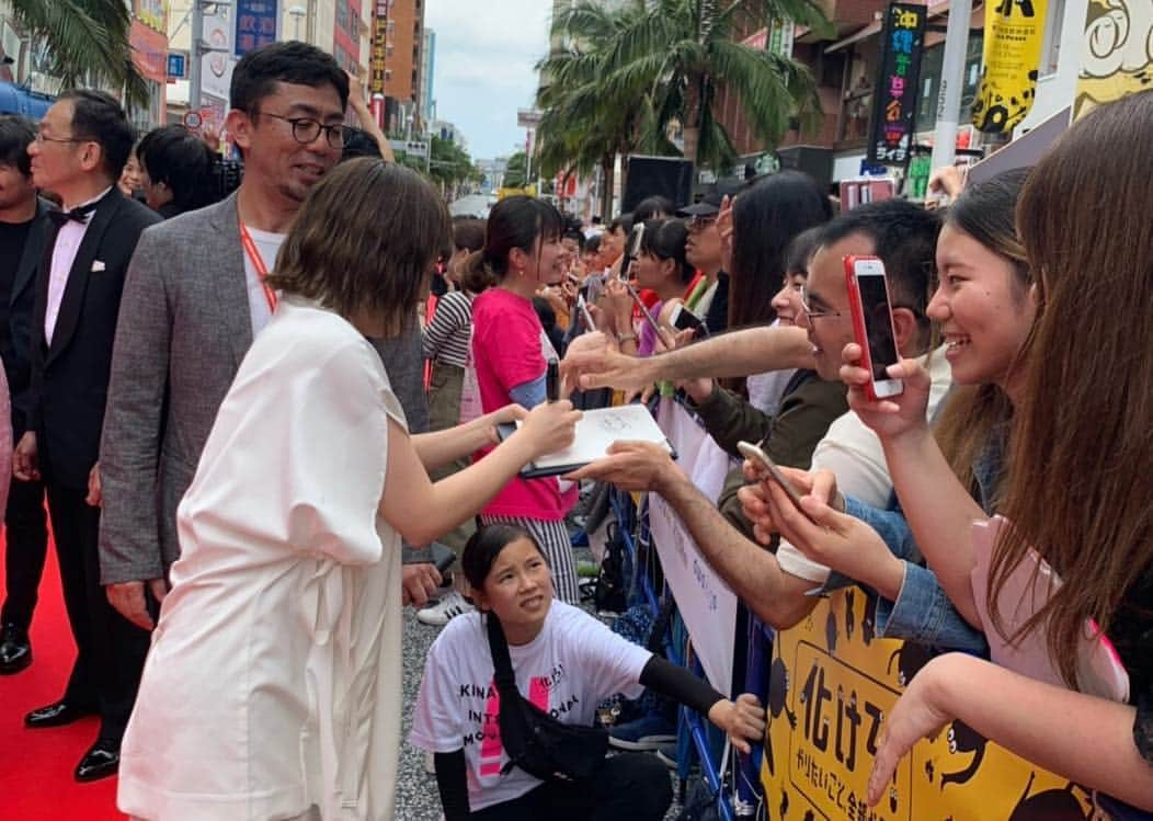 伊藤沙莉さんのインスタグラム写真 - (伊藤沙莉Instagram)「そして、、 沖縄国際映画祭！！！ 念願でした。  楽しすぎたし、 たくさんの方々に 名前を呼んでいただけたり 声をかけて頂いて 本当に幸せでした。  有難いなあと。 支えられているなあと 改めて実感しました。  本当にありがとうございました🙇‍♀️」4月23日 7時54分 - itosairi