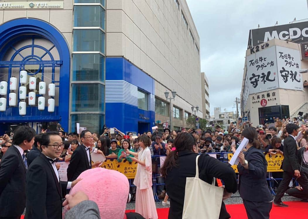 伊藤沙莉さんのインスタグラム写真 - (伊藤沙莉Instagram)「そして、、 沖縄国際映画祭！！！ 念願でした。  楽しすぎたし、 たくさんの方々に 名前を呼んでいただけたり 声をかけて頂いて 本当に幸せでした。  有難いなあと。 支えられているなあと 改めて実感しました。  本当にありがとうございました🙇‍♀️」4月23日 7時54分 - itosairi