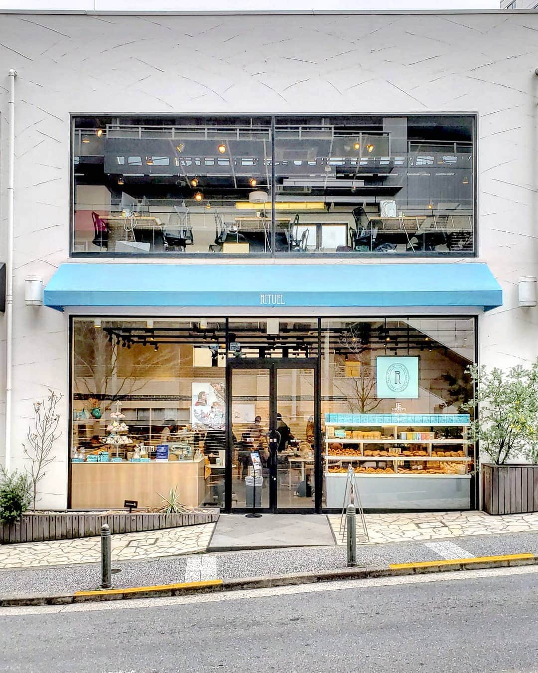 のインスタグラム：「Hope you all have a lovely day!  もうすぐ、ゴールデン♪ #代官山 #カフェ #☕ #cafe #daikanyama #tokyocafe #cafetyo #代官山カフェ #rituel代官山」
