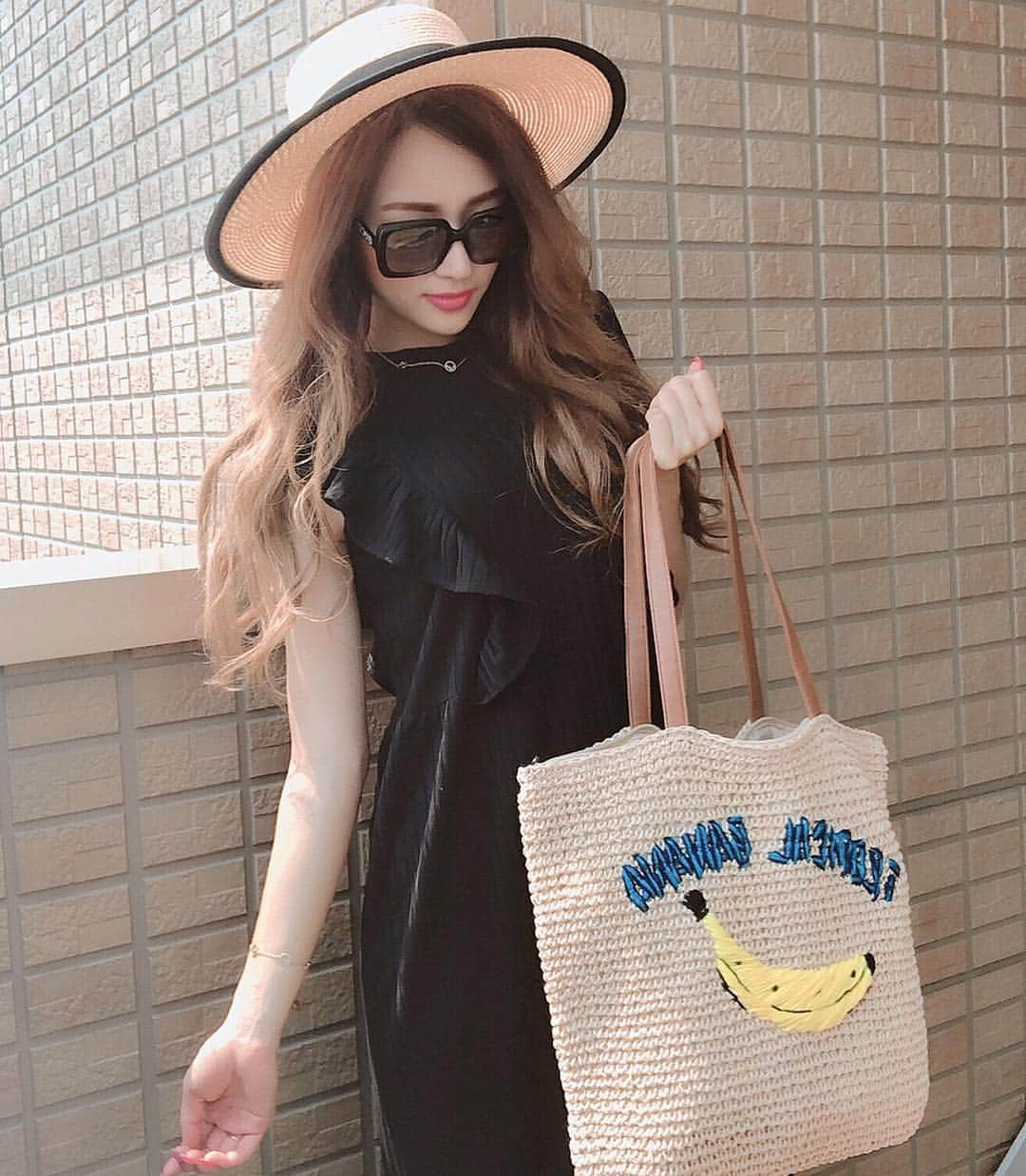 中尾みほさんのインスタグラム写真 - (中尾みほInstagram)「・ おはようございます☀ bag👜の質問💌あったので💞  ワンピと同じshopだよ❤ @esutoreja ・ これから使えるデザイン🍌💙 いっぱい入るし旅行✈️行く時に 使うつもりで購入したよ🌺🌴🏖 ・ ・ #妊婦#安定期#マタニティ#マタニティライフ#和歌山 #ファッション#マタニティコーデ#中尾みほ#マタママ  #esutoreja#esutorejasnap#esutorejaコーデ#バナナ#onepiece#fashion#ootd#code#coordinate#bag  #japanesegirl#ootn#new#girl#like4like#instadiary #instamood#instalove #instafollow #love #부라」4月23日 8時06分 - mihochan18