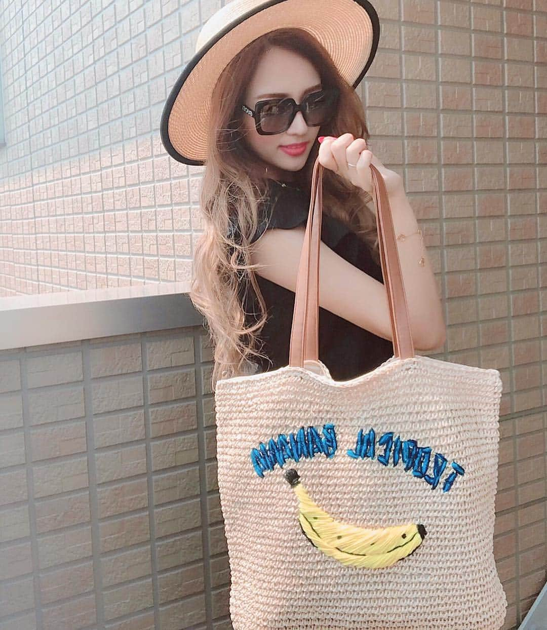 中尾みほさんのインスタグラム写真 - (中尾みほInstagram)「・ おはようございます☀ bag👜の質問💌あったので💞  ワンピと同じshopだよ❤ @esutoreja ・ これから使えるデザイン🍌💙 いっぱい入るし旅行✈️行く時に 使うつもりで購入したよ🌺🌴🏖 ・ ・ #妊婦#安定期#マタニティ#マタニティライフ#和歌山 #ファッション#マタニティコーデ#中尾みほ#マタママ  #esutoreja#esutorejasnap#esutorejaコーデ#バナナ#onepiece#fashion#ootd#code#coordinate#bag  #japanesegirl#ootn#new#girl#like4like#instadiary #instamood#instalove #instafollow #love #부라」4月23日 8時06分 - mihochan18