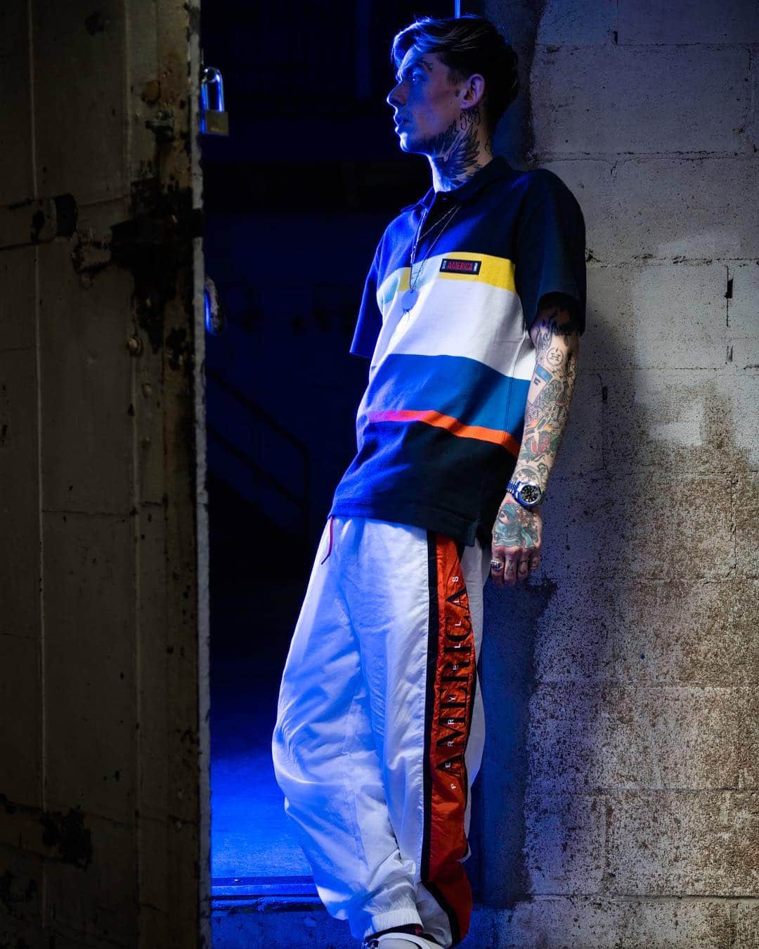 ペリーエリスのインスタグラム：「Inspired by yesterday, designed for right now. Link in bio. #PerryEllisAmerica 📷 @ryanjayphoto」