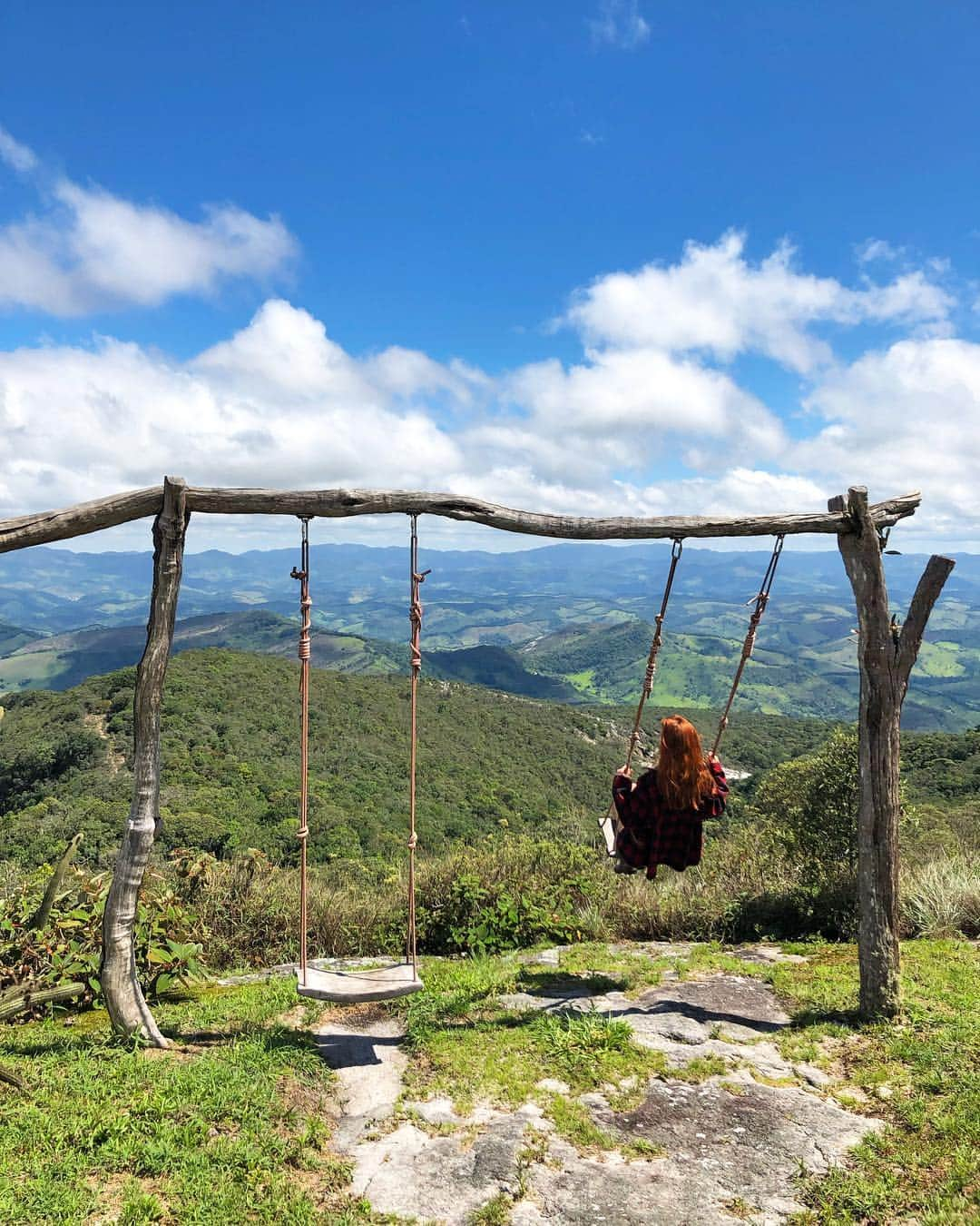 マリーナルイバルボサさんのインスタグラム写真 - (マリーナルイバルボサInstagram)「Terra. A nossa casa. Casa que nos une e nos conecta. Nosso lugar comum. Um planeta completo e perfeito. Mas NÓS precisamos mudar. Não é tarde. E não somos pequenos. A solução está na nossa reflexão e no nosso comportamento individual. Na autorresponsabilidade. Também está no coletivo e em políticas que desenhem soluções encarando o simples fato de que não tem plano B. Não tem plano B, porque não existe Planeta B. Vamos cuidar do nosso lugar no Universo.  A Terra não nos pertence, somos nós que pertencemos a ela. Diz aí. O que você faz pra cuidar da nossa casa e vamos encher esses comentários de ideias. #earthday #diadaterra」4月23日 8時09分 - marinaruybarbosa