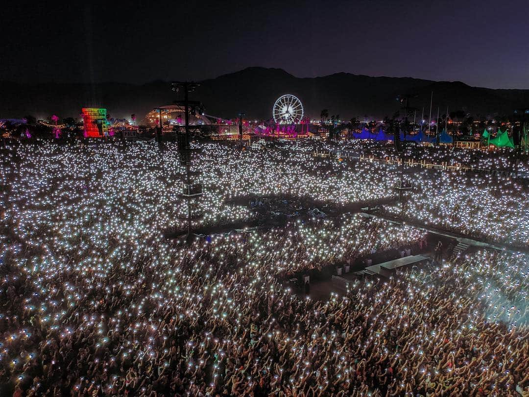 ゼッドさんのインスタグラム写真 - (ゼッドInstagram)「COACHELLA.  Unforgettable. Can’t even begin to describe the goosebumps I had.  One of those moments when you remember what all the hard work is for. 📸: @danilolewis & @imagineimagery  @coachella」4月23日 8時24分 - zedd