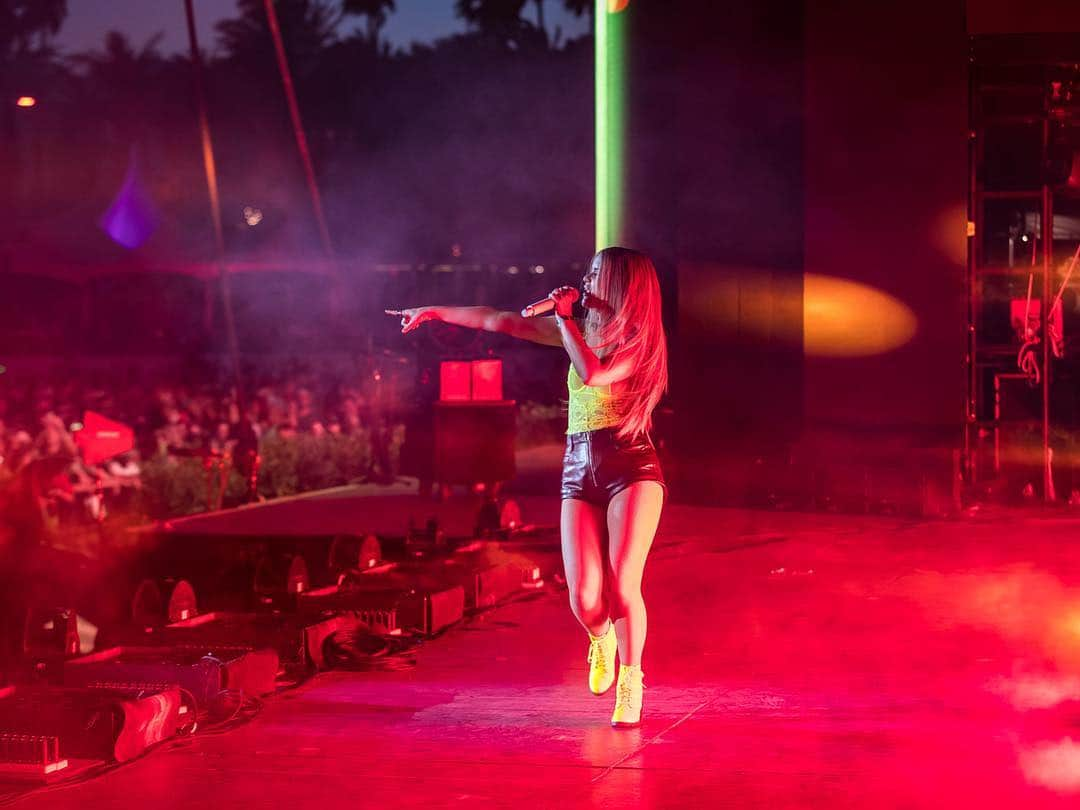 ゼッドさんのインスタグラム写真 - (ゼッドInstagram)「COACHELLA.  Unforgettable. Can’t even begin to describe the goosebumps I had.  One of those moments when you remember what all the hard work is for. 📸: @danilolewis & @imagineimagery  @coachella」4月23日 8時24分 - zedd