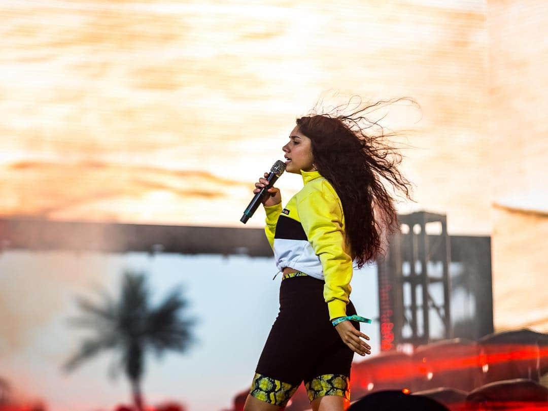 ゼッドさんのインスタグラム写真 - (ゼッドInstagram)「COACHELLA.  Unforgettable. Can’t even begin to describe the goosebumps I had.  One of those moments when you remember what all the hard work is for. 📸: @danilolewis & @imagineimagery  @coachella」4月23日 8時24分 - zedd