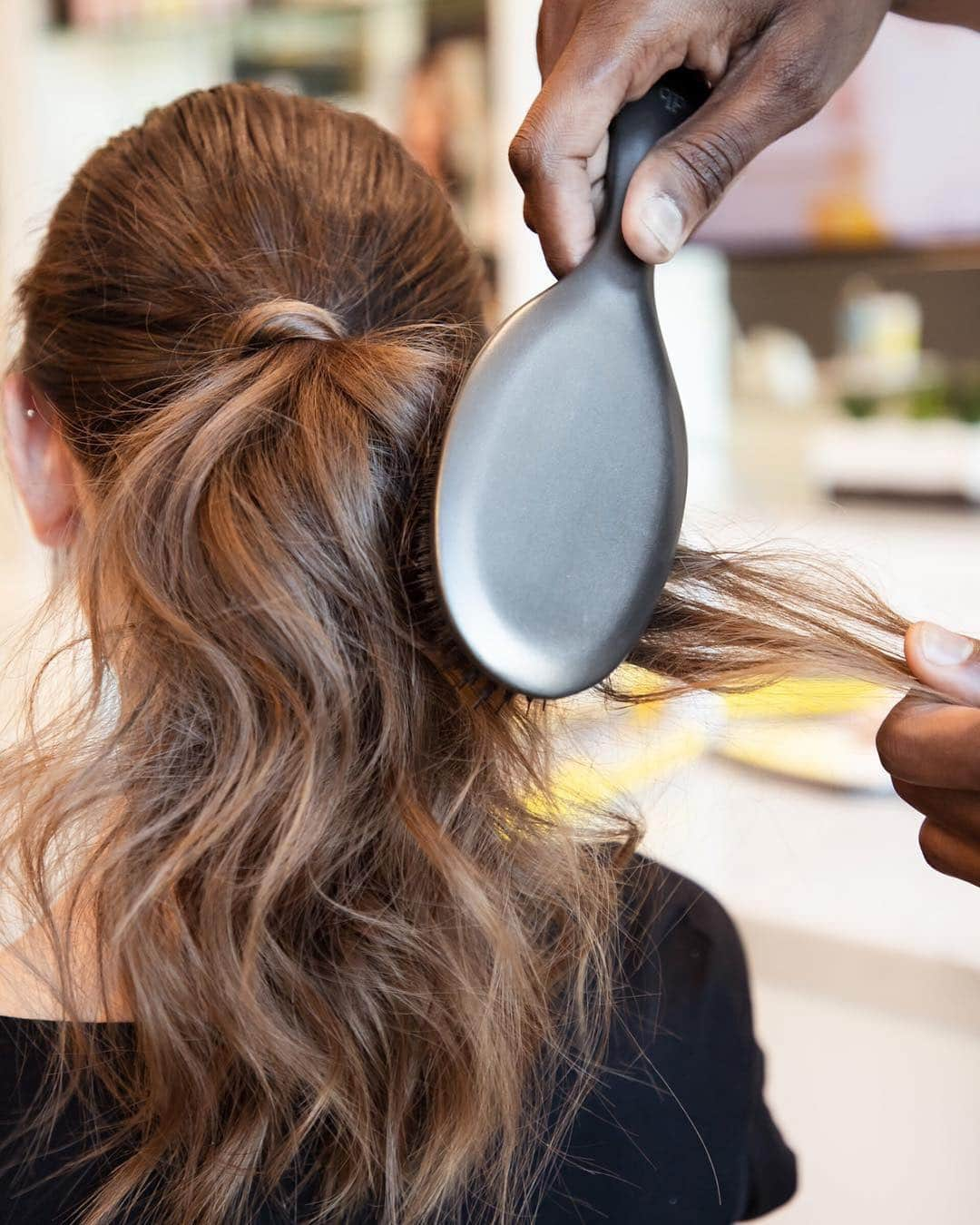 セフォラさんのインスタグラム写真 - (セフォラInstagram)「#Regram @TheDryBar ・・・ Take your texture to new heights with the Flat Mate Boar Bristle Brush, now available at @Sephora! 😍 Who needs a tutorial!?」4月23日 8時25分 - sephora