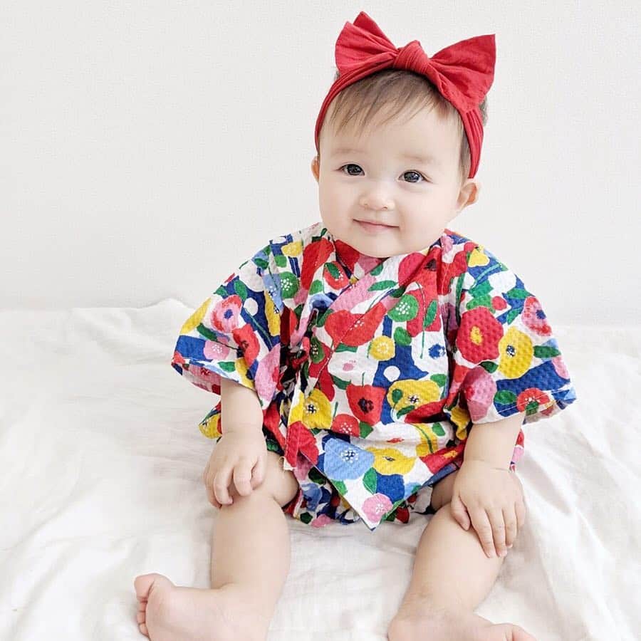 かわいいベビー服・子供服Babychuさんのインスタグラム写真 - (かわいいベビー服・子供服BabychuInstagram)「【再入荷📣姉妹おそろい浴衣👭🎆】 . デビューしてすぐ売り切れサイズ続出👀💦 浴衣がついに再入荷しました😆💕 . 今年は豊富なラインナップだから、きょうだいでのおそろいも楽しめちゃう👏❤ . ▼浴衣ワンピース/ロンパース 「FLOWER POP」 . カラフルなお花柄がとってもCUTE😍💛🧡💚 お祭りがさらに楽しくなりそうなお目だちアイテム♬ . 浴衣ワンピース、はやくも今回最終入荷💦 気になる方はいますぐGETしてね💨💨💨 . べびちゅHP上部のバナーからチェックしてね✔ . . #浴衣 #ゆかた #おそろい #姉妹おそろい #オーシャンアンドグラウンド #oceanandground #べびちゅ #babychu #ig_kidsphoto #ig_babyphoto #かわいい #子供服 #ベビー服 #親バカ部 #女の子 #男の子 #娘 #息子 #赤ちゃん #ベビーコーデ #キッズコーデ #ベビーファッション #キッズファッション #出産祝い #baby #babychujp」4月23日 8時29分 - babychu2014
