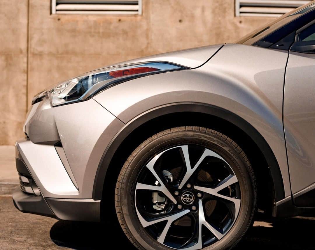 toyotausaさんのインスタグラム写真 - (toyotausaInstagram)「Available vortex-styled 18-in alloy wheels perfectly complement #ToyotaCHR's unique design. #LetsGoPlaces」4月23日 8時38分 - toyotausa