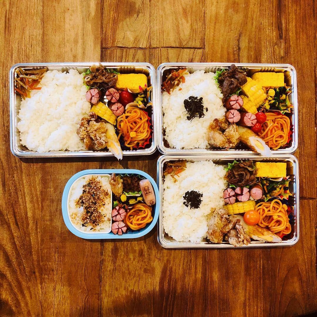 スザンヌさんのインスタグラム写真 - (スザンヌInstagram)「息子のお弁当🍙作るから﻿ 一緒に作るよってかるい気持ちで﻿ 言ったら←﻿ ﻿ うちにある大人用弁当箱が想像以上におっきくて（食べたら捨てれるやつ）﻿ ﻿ 冷蔵庫の中の食材と格闘した朝🌞﻿ ﻿ #息子弁当 と﻿ ﻿ お泊りきてくれてた﻿ 親友と親友の甥と﻿ 親友の甥の親方←どなた💃笑﻿ 弁当完成🍱🍱🍱🍱﻿ ﻿ 大人は山椒を添えて。﻿ 山椒苦手さんにはゆかり追加。﻿ ﻿ 保冷剤入れて横にはデザートにマンハッタンも🥯﻿ 元気にいってらっしゃい🌈﻿ ﻿ 火曜日がんばろ💪」4月23日 8時38分 - suzanneeee1028