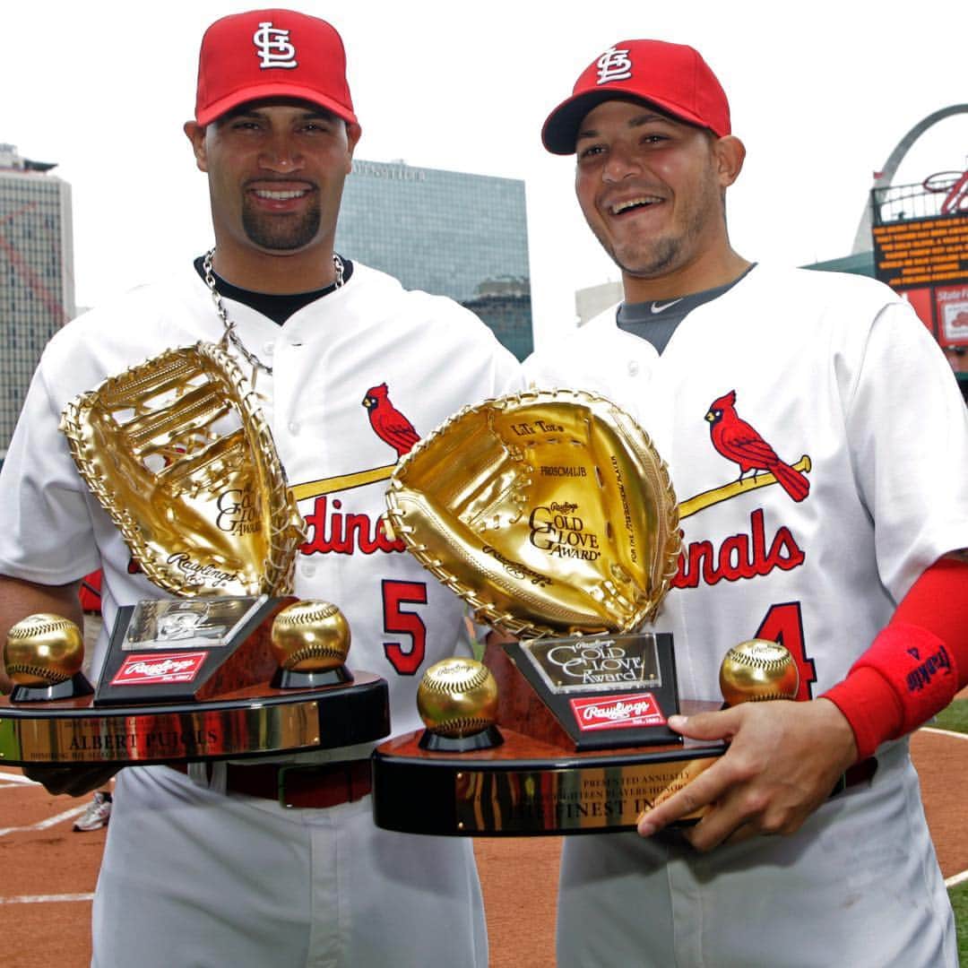 セントルイス・カージナルスさんのインスタグラム写真 - (セントルイス・カージナルスInstagram)「That’s NINE Gold Gloves for Yadi! 🐐」4月23日 8時45分 - cardinals