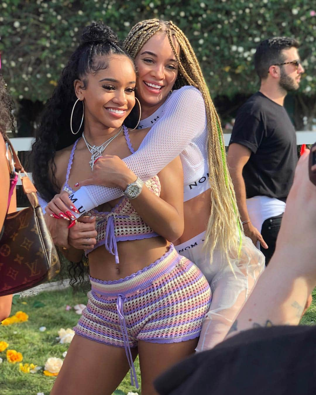 ジャスミン・サンダースさんのインスタグラム写真 - (ジャスミン・サンダースInstagram)「When you find bae at #RevolveFestival 💕☺️✨ @saweetie」4月23日 9時14分 - goldenbarbie