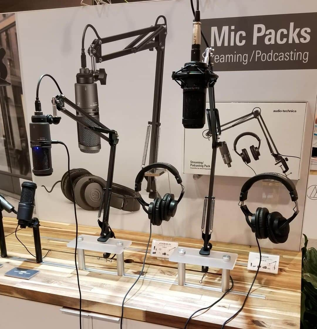 Audio-Technica USAさんのインスタグラム写真 - (Audio-Technica USAInstagram)「#ICYMI: We got to show off our best broadcasting products at the 2019 @NABShow, including our streaming and podcast packs. Learn more about these bundles by following the link in our bio. . . . #AudioTechnica #NABShow #Streaming #Podcast #Microphones #Headphones」4月23日 0時23分 - audiotechnicausa