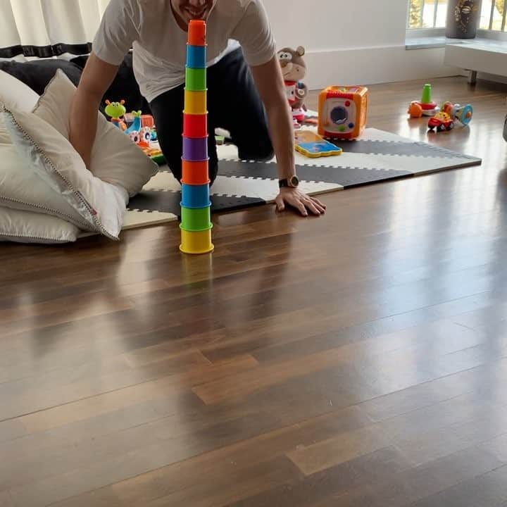 ヴォイチェフ・シュチェスニーのインスタグラム：「Watching this little man grow every day is the most beautiful and satisfying expierence 😍😍😍 #fatherandson」