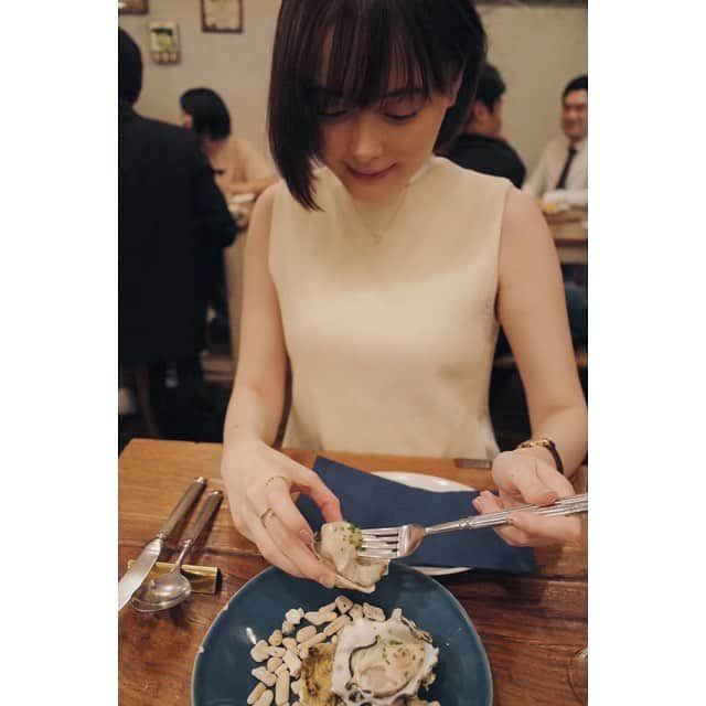 玉城ティナさんのインスタグラム写真 - (玉城ティナInstagram)「からたん @erika_karata と 色々共通点も、違うとこも見つかった、かわいい  かわE  ずっと写真撮られていた 🤭🕊🤭」4月23日 0時25分 - tinapouty