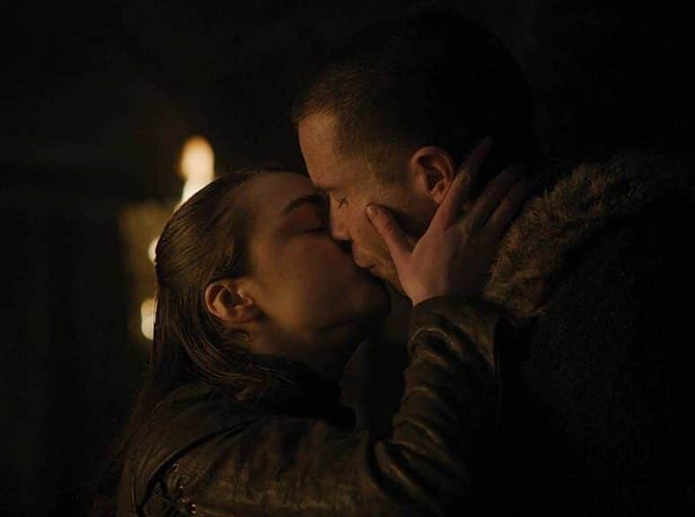 E! Onlineさんのインスタグラム写真 - (E! OnlineInstagram)「ARYA & GENDRY❗That's all we can say after watching last night's episode of #GameofThrones. Link in bio for what Maisie Williams really thought about THAT scene and why she thought it was a prank at first. (📷: HBO)」4月23日 0時36分 - enews