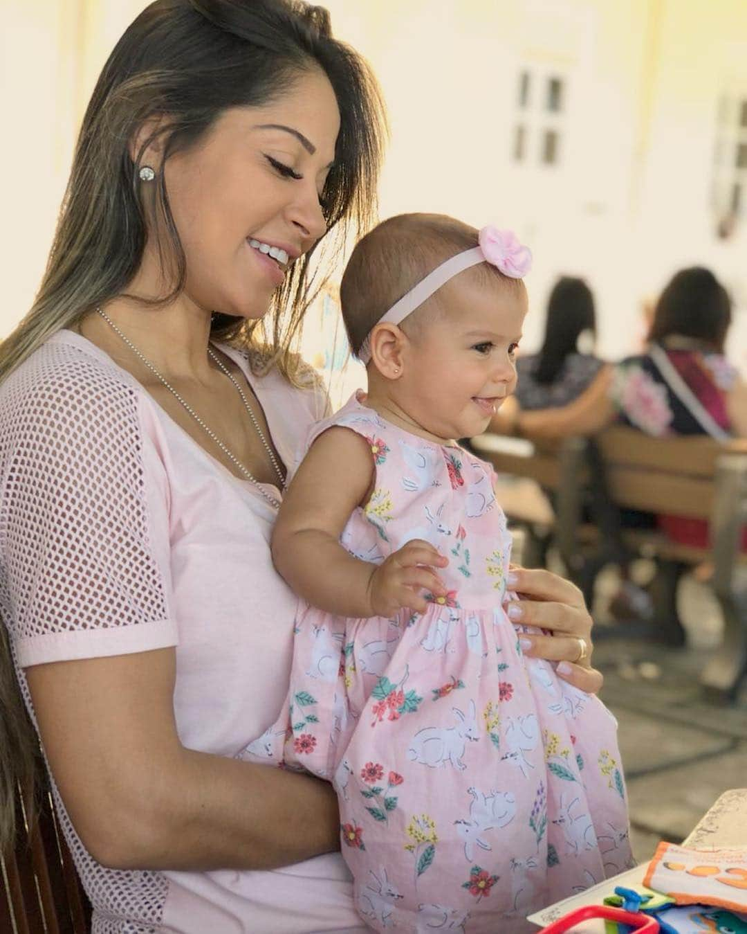 Arthur Aguiarさんのインスタグラム写真 - (Arthur AguiarInstagram)「E assim foi a nossa Páscoa, cheia de amor e sorrisos... Decidimos trocar o almoço tradicional pelo café da manhã ao ar livre... Foi muito gostoso!! E vocês? O que fizeram? Como foi a Páscoa de vocês? Me conta!」4月23日 0時38分 - arthuraguiar