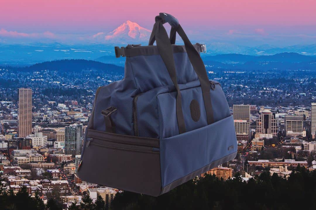 レックスドレイのインスタグラム：「“Portland” Sneaker Duffel」